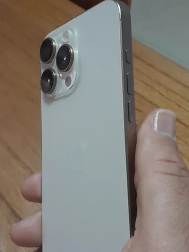 Iphone Promax doudado, com 01 TB de armazenamento, bateria 88% e 01 ano e meio de uso