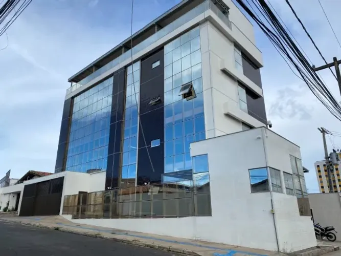Isaías Imóveis VENDE/ALUGA  Prédio Comercial  no Renascença 720m²