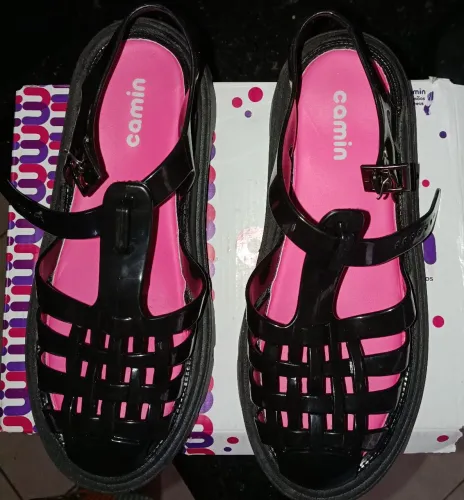 Sandália feminina R$50,00