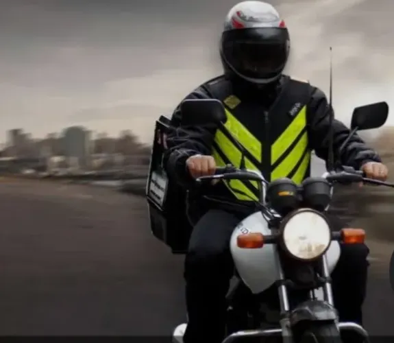 Procuro motoboy para me levar as 5:30 e buscar as 5:30 do dua seguinte no meu serviço 