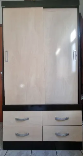 Guarda roupas com porta de correr