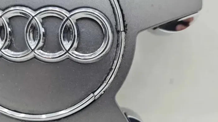 Calota Central Roda Audi A4 2009 A 2016 4f0601165 Cinza