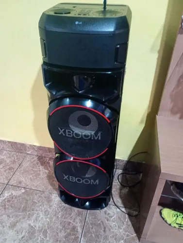 Vende-se uma caixa de som ou troca por algo do meu interesse