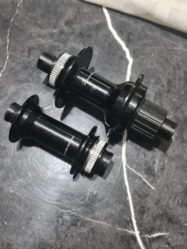 Cubos shimano Boost 