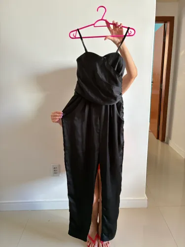 Macacão feminino de cetim preto