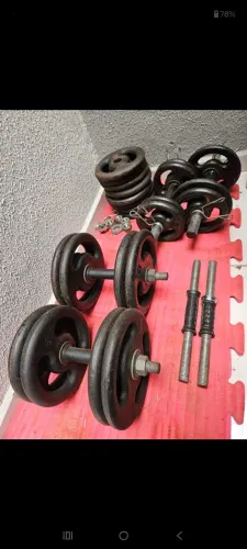 Alteres, anilhas, pesos de academia, 80kg com barras.