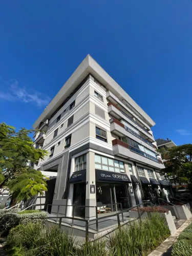 Alugo cobertura Duplex de alto padrão de 3 suítes mobiliada em Jurerê com vista mar