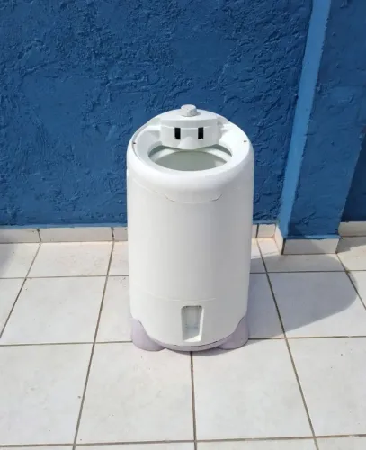Vendo este  centrífuga 20kilos quebra galho funcionando perfeitamente nao troco 