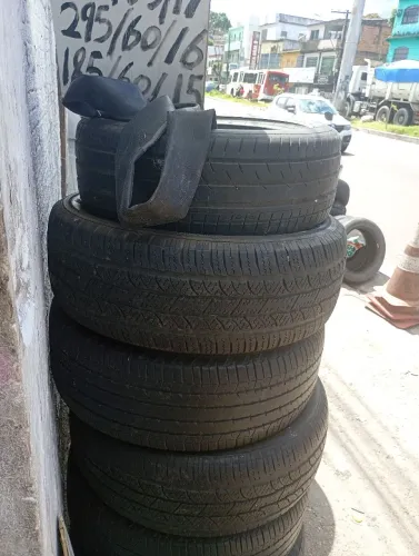 Vende pneus usados