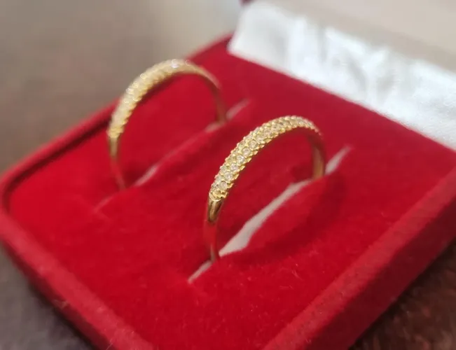 Aparador de Aliança em Ouro 18k