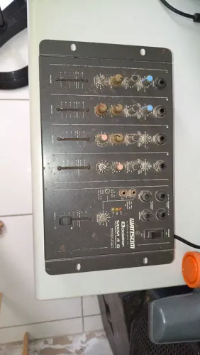 Mesa de som 4 canais