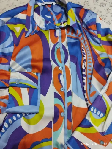 Camisa Zara importada Marrocos veste 38/40 usada uma única vez