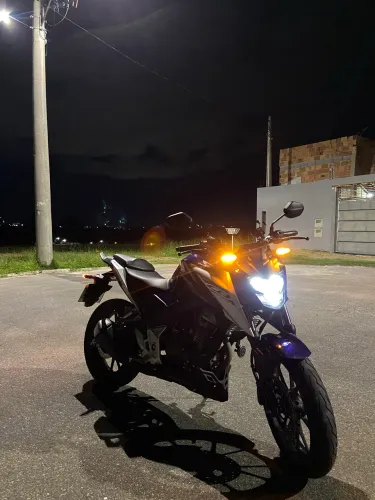 *Honda CB 300F Twister 2025/2026 - Único dono*