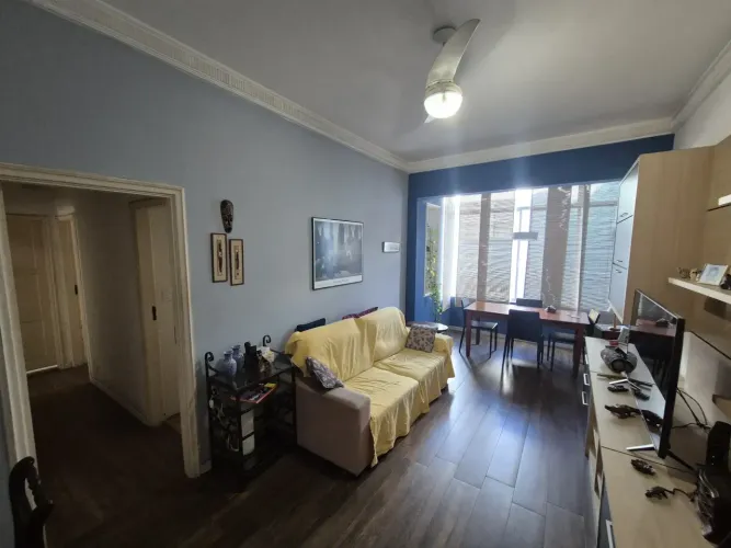 Imóvel para venda possui 79 metros quadrados com 3 quartos em Laranjeiras - Rio de Janeiro