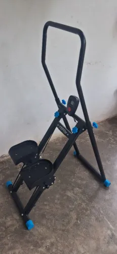 Simulador de escada para exercício físico