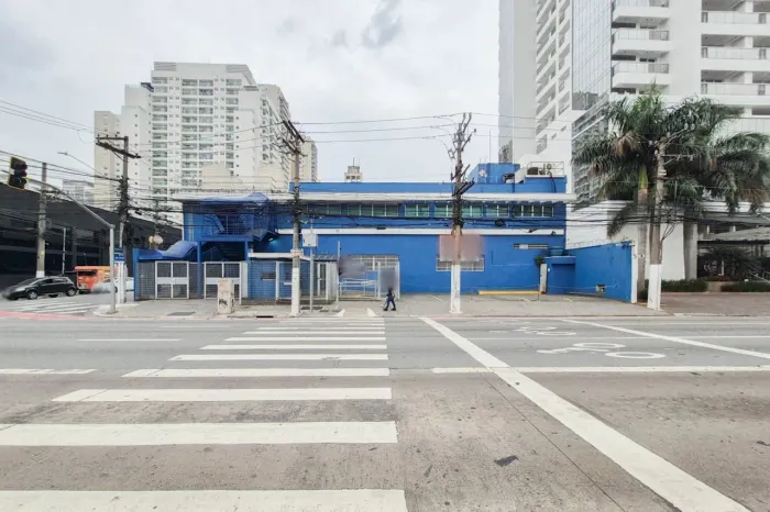 Prédio comercial na Avenida Marquês de São Vicente, 600 3300 m²