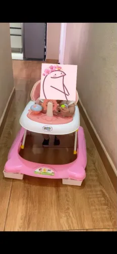 Andador de bebê novo