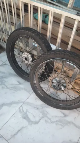 Vendo Rodas boas pra moto 
