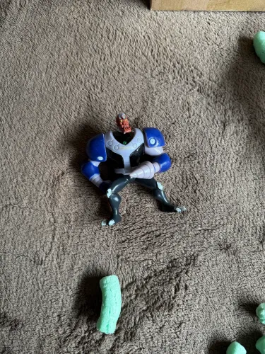 Boneco Vulkanos Ben 10 Uaf - Figura de Ação Colecionável