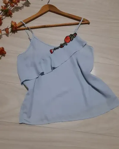 Blusa 100% poliéster, alças reguláveis, elástico atrás.<br>