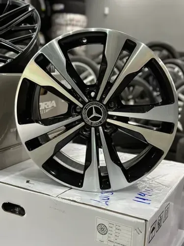 Rodas Mercedes CLA 250 aro 18 são Originais não são Réplicas por R$6.000,00 o jogo