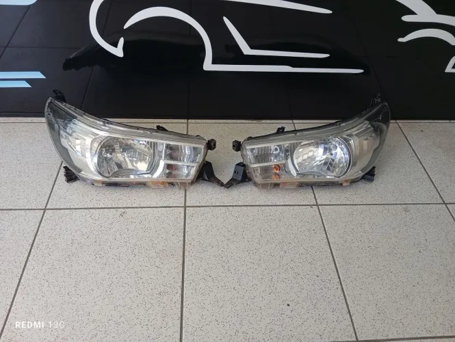 Faróis Hilux 2016 a 2018 original sem conserto Par