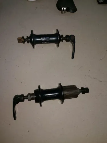 Par de cubos shimano speed wh-rs500