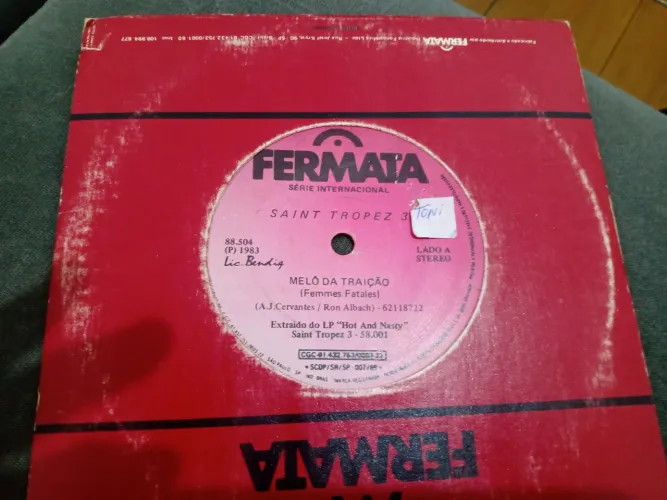 Compacto Sant Tropez-Femme Fatales (melo da traição)
