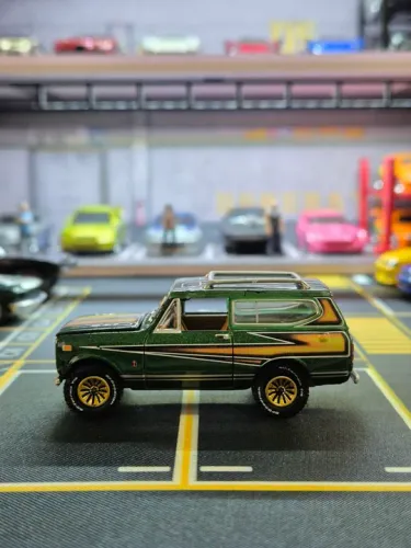 International Scout Midas Edition 1979 R1A 2022 1:64 Johnny Lightning