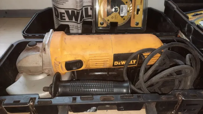 Esmeril Angular Dewalt 4.1/2