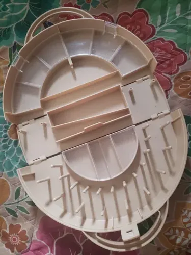 Maletinha para materiais de costura... ou bijuterias