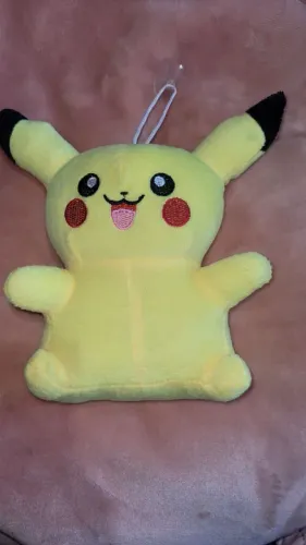 Urso de pelúcia pikachu 20cm
