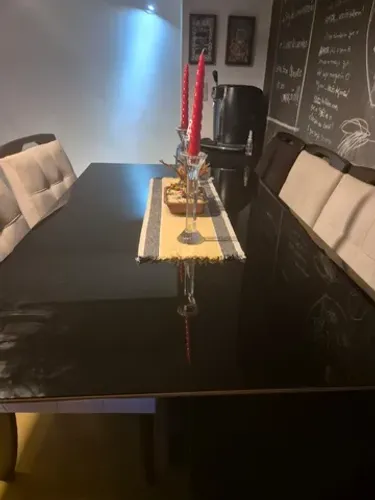 Mesa de Jantar Luxuosa com Vidro Preto Espelhado e 6 Cadeiras - Como Nova!