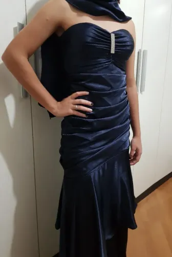 Vestido de festa longo, cetim azul marinho, tomara que caia, modelo sereia drapeado