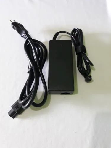 Carregador fonte para notebook e outros na especificações output 19v 3.42a bivolt nova