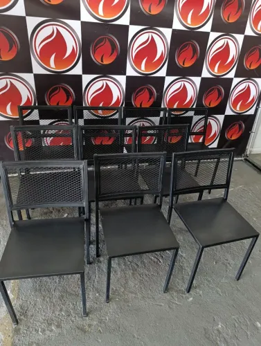 Cadeiras de ferro tenho 28 unidades disponíveis estão todas em ótimo estado 