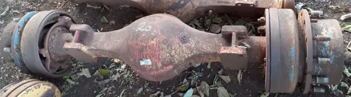 Eixo traseiro da escavadeira Poclain LY2P ano 98, completo