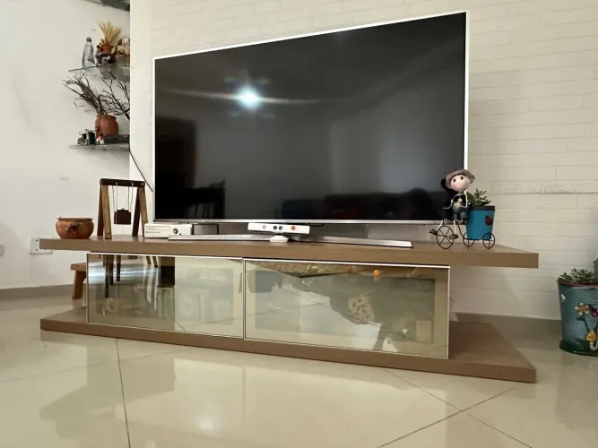 Rack Etna de TV com Gaveta e Vidro - Semi Novo