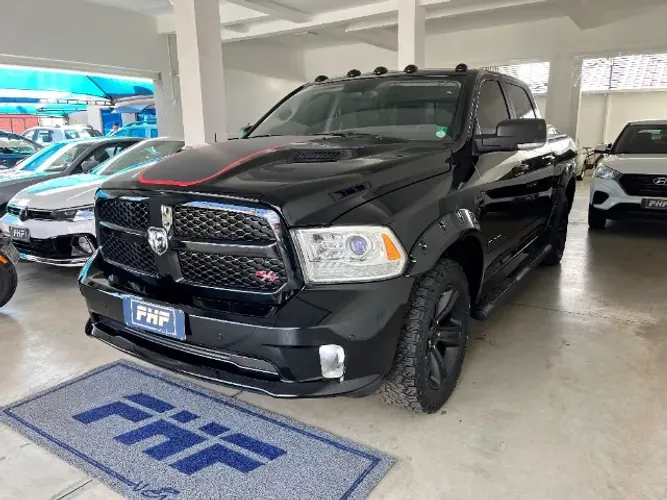 Ram Classic Laramie Night Edition 5.7 V8 2022