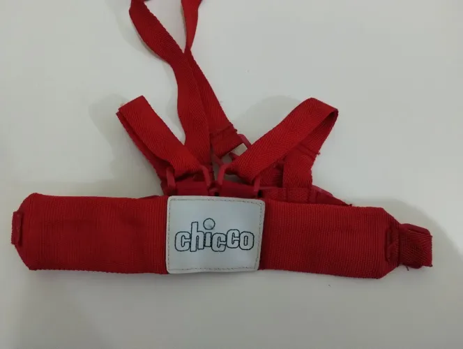 Cinto de segurança Chicco para criança.