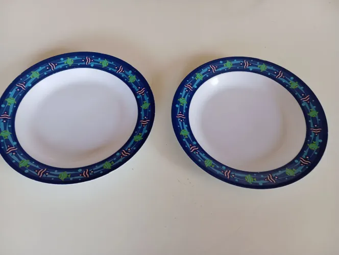 Pratos de Plástico com Desenho de Peixes - 2 Unidades