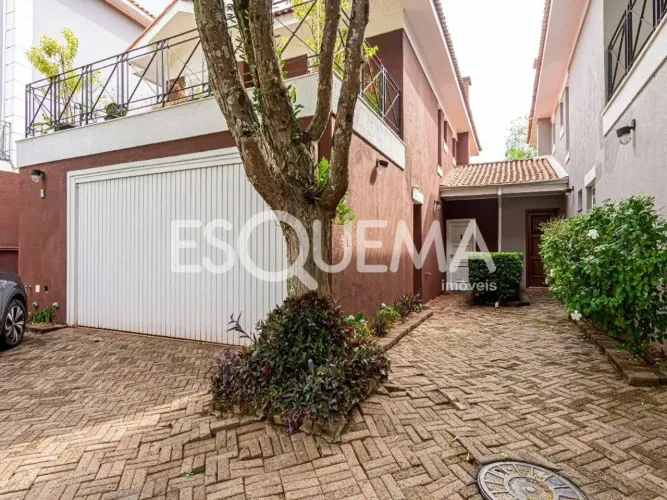 Casa em condomínio fechado próximo ao Clube Paineiras