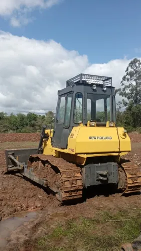TRATOR ESTEIRA NEW HOLLAND 2013 D170 DE 370 mil POR 280 mil
