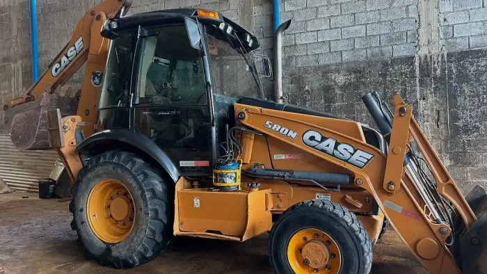Retroescavadeira Case 580N