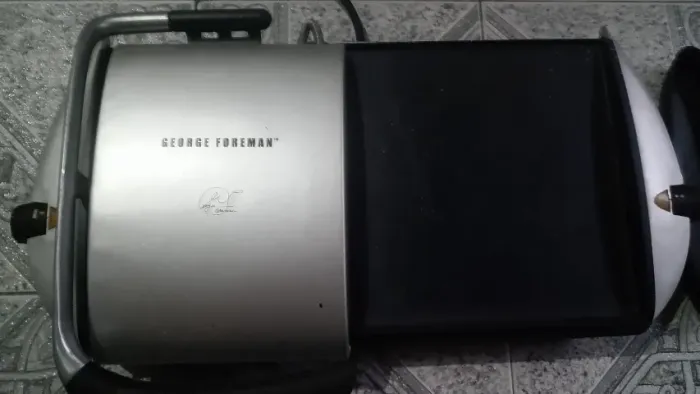 Grill Chapa George Foreman GBZ20G Ondulada Lisa Antiaderente