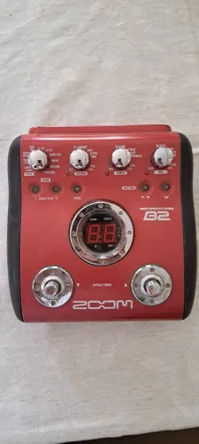Pedal de Efeitos para Baixo Zoom B2