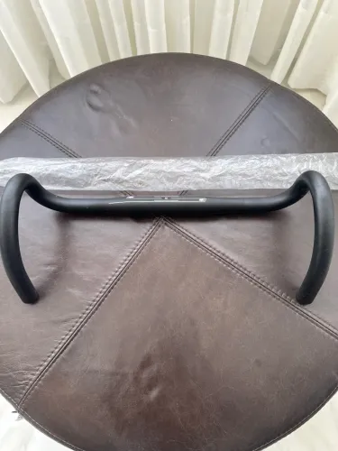 Guidão: Cannondale C3, butted 6061 Alloy, Compact