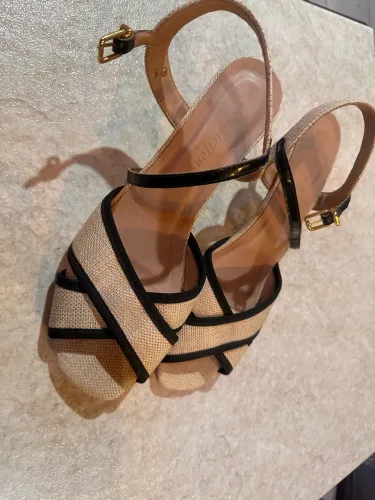 Sandália Carmen Steffens