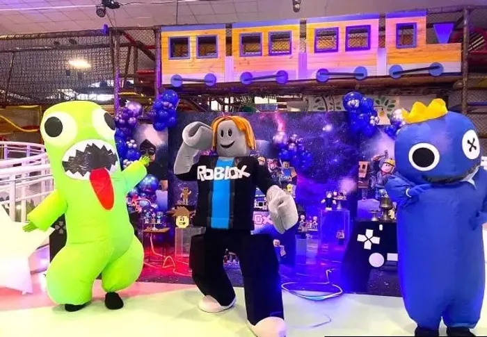 Roblox Rainbow Friends personagens vivos cover Festas infantil