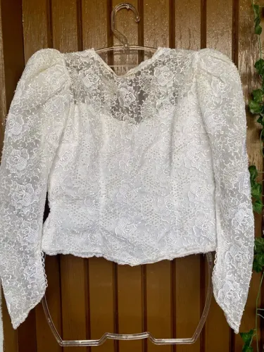 Blusa de renda branca feminina